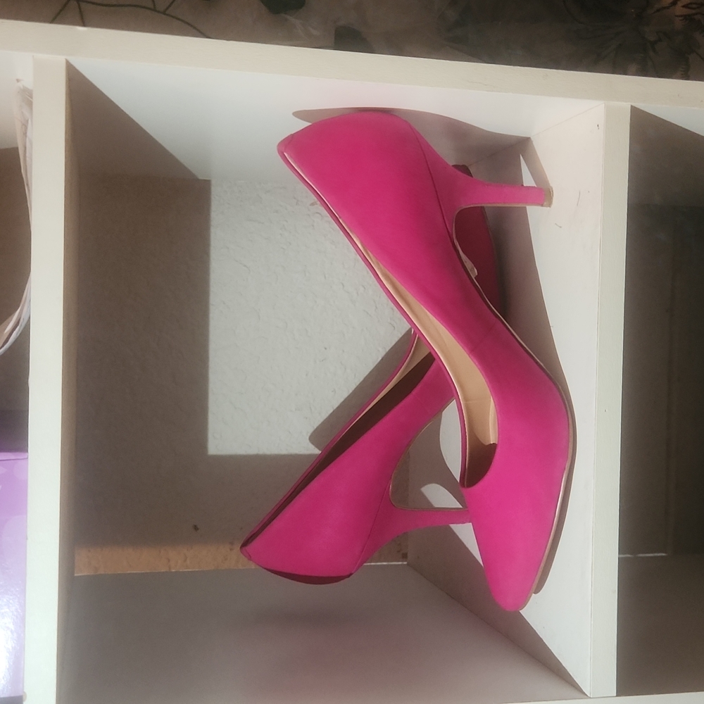 Pink Highheels - Picture 2 of 2